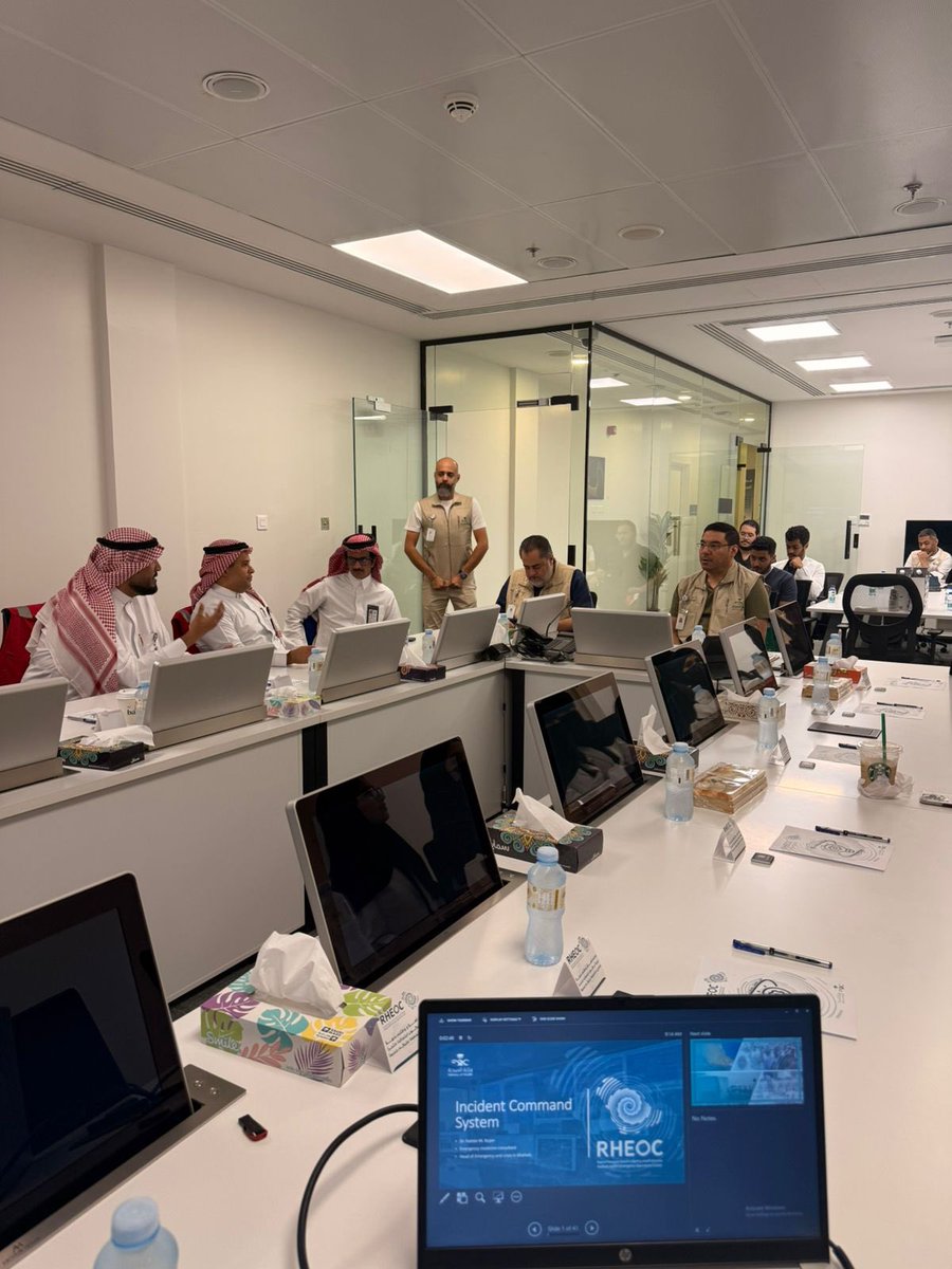 كلية الطب - جدة tweet media