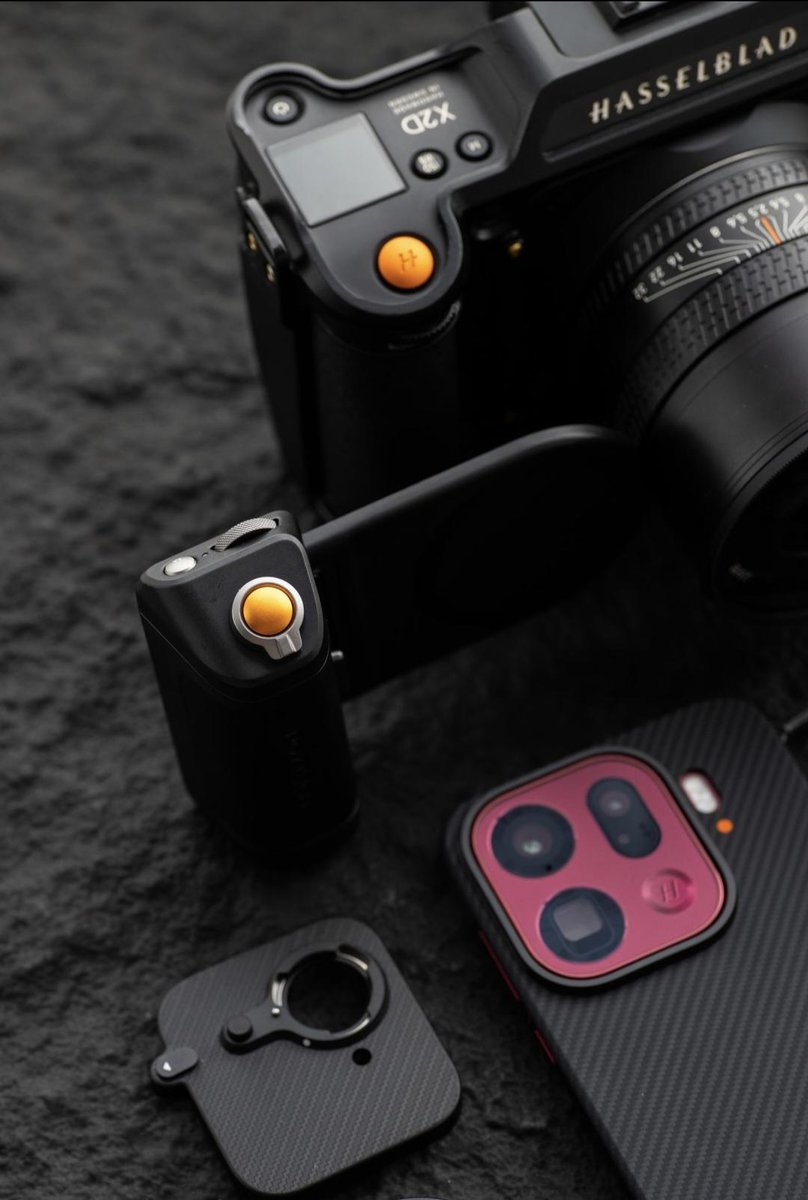 Techway0's tweet image. Isn&apos;t this fully-equipped Hasselblad camera incredibly cool?
OPPO Hasselblad Professional Imaging Kit Unboxing!