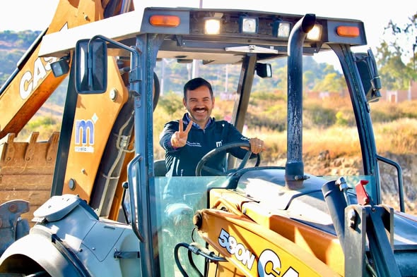 Morelia, Mich.
El secretario Yankel Benítez,  encabezó la limpieza y clausura de un predio usado como tiradero, atendiendo la petición de vecinas y vecinos.