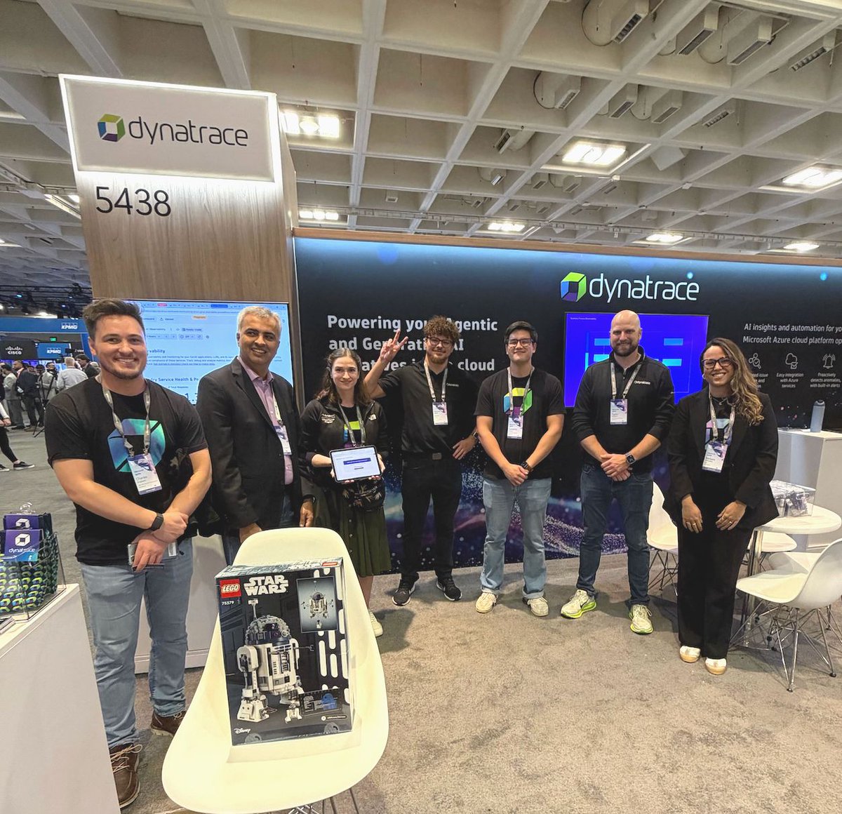 Dynatrace's tweet image. We’re ready for another insight-packed day at #MSIgnite! 🚀

Stop by #Dynatrace booth 5438 for a chance to participate in our hands-on Dynatrace Quest, see a custom demo tailored to your needs, enter for a chance to win some cool prizes, and meet our Dynatrace experts!