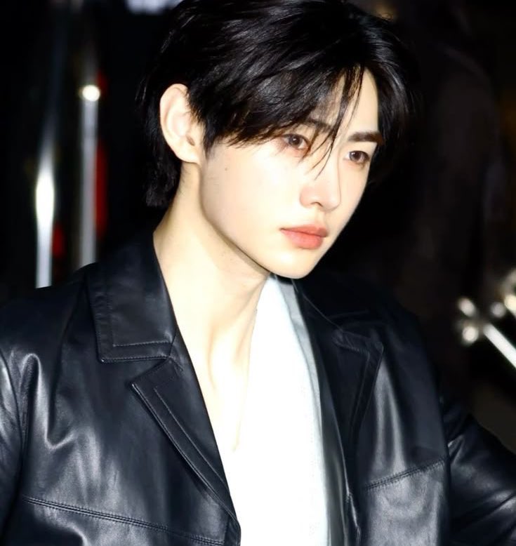 heebfr's tweet image. #sunsun au

onde sunoo é o maior soft stan do ator park sunghoon e viraliza com edits fofos dele

o problema começa quando as fotos chegam a sunghoon, que não fica nem um pouco feliz.