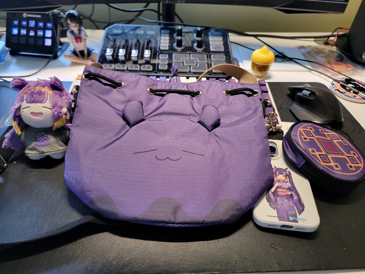 KarlThePog's tweet image. Y&apos;know, immediate gratification feels pretty good LMAO. Also, I&apos;m 90% sure this can fit a Jollibee bucket 😂#TAKOTIME #LeSportsac