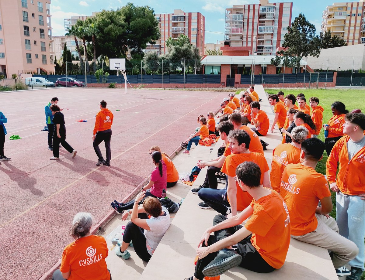 colpbol's tweet image. Los competidores en @Spainskills_fp
 de la Comunitat Valenciana fortalecen su compromiso colectivo y su mentalidad ganadora a través de un taller y torneo de Colpbol.

💪💪🏐🤾🔵🔴🟡

#CVSkills #somfp 
@GVAeducacio
 #ComunitatValenciana #Colpbol