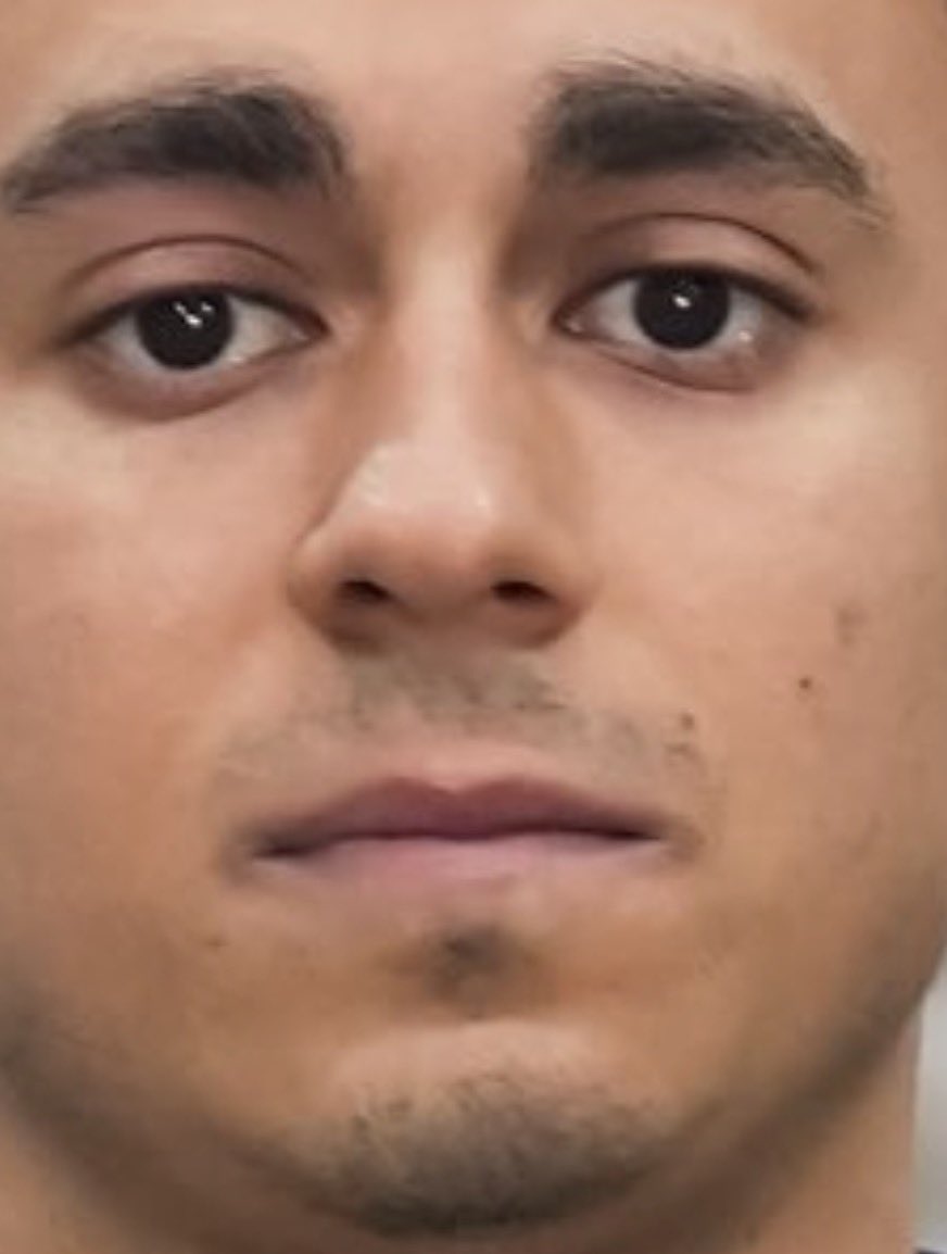 tiagosantineli's tweet image. ces tem noção que o adolescente que tem apenas esses pelinhos de saco na cara sai por aí berrando que o problema do Brasil é falta de testosterona?