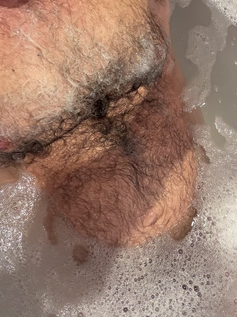 #gaybottomdaddy back in the bathtub #hairygay #gayhairychest #gayfoam #gayfortopbi
