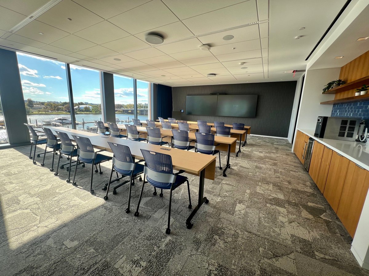 CiscoNetworking's tweet image. Big day in DC! 🎉 We just opened our newest Cisco Showcase at The Wharf.

This office brings our portfolio to life:
✔️ Cisco Switching + Wi-Fi 7 
✔️ PoE-powered lighting and workspaces
✔️ Unified networking + security 

Read more: cs.co/601079kSI