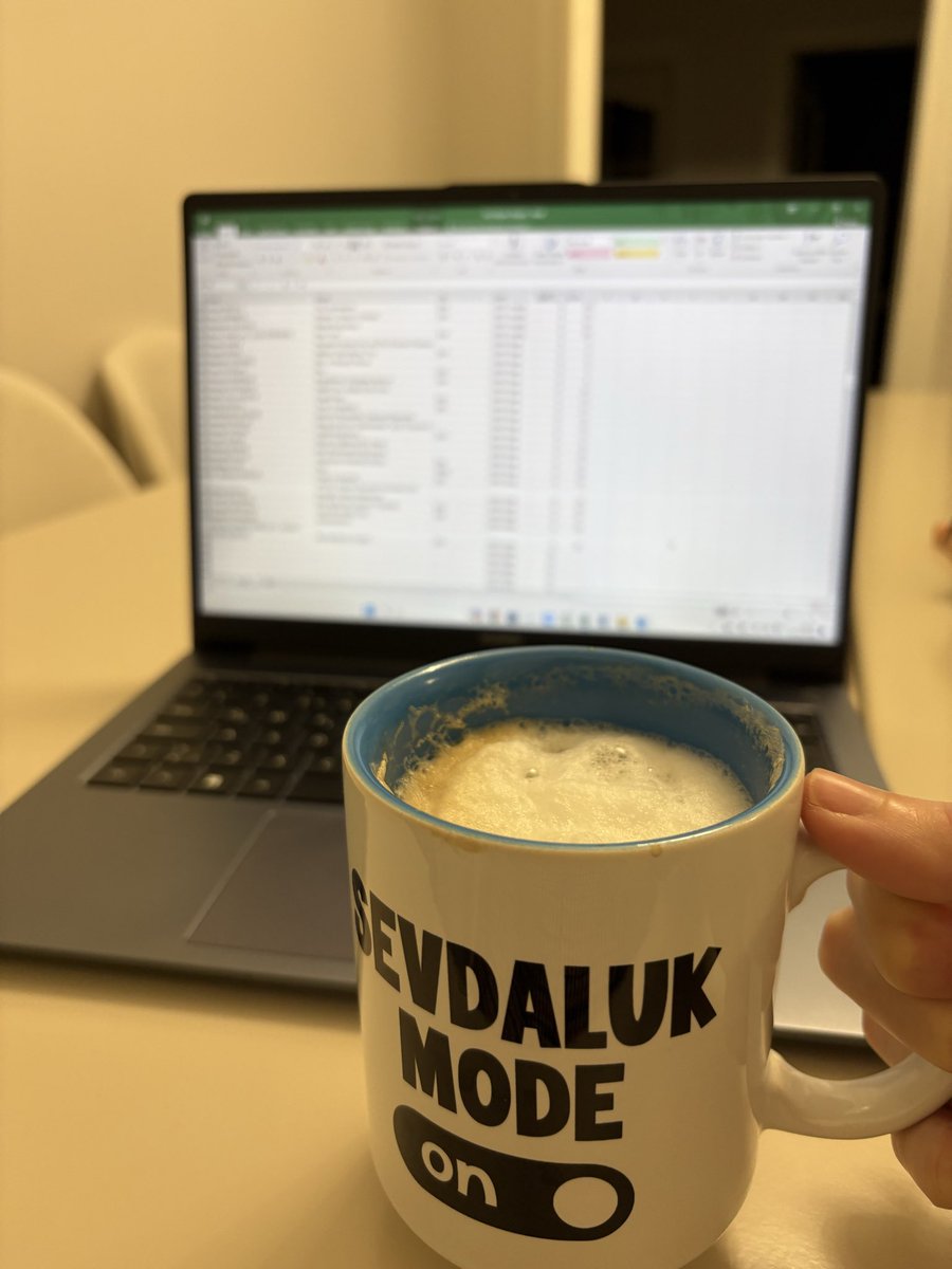 Kocam evde yokken tezimin başına geçeyim 🫶🏻