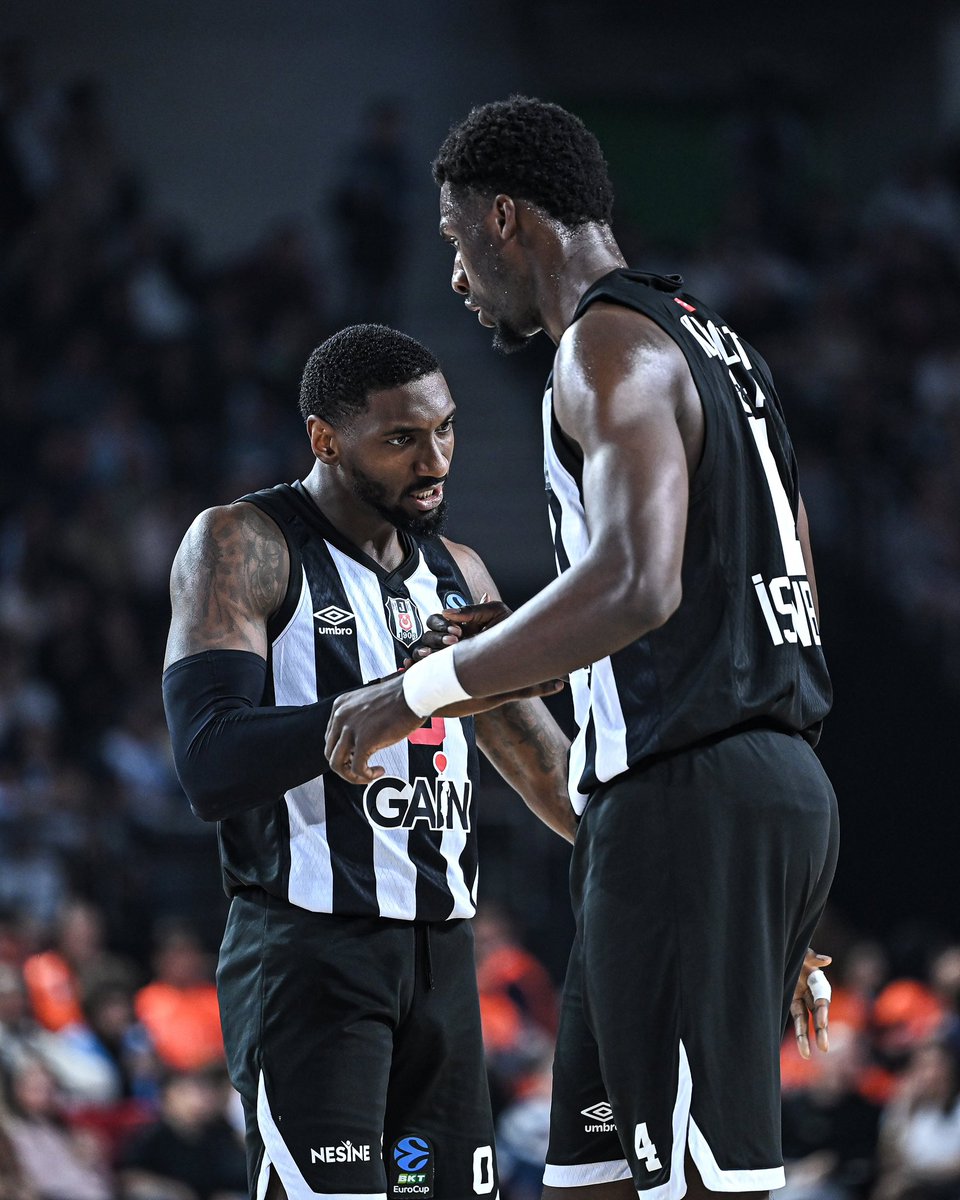Jonah Mathews today in Beşiktaş’ win over Türk Telekom in the EuroCup:

17 minutes
18 points
2–2 2PT
4–7 3PT
4 rebounds
2 assists

Another killer performance in what’s becoming another outstanding season for Mathews, helping lead Beşiktaş to 1st place in Turkey’s top division and