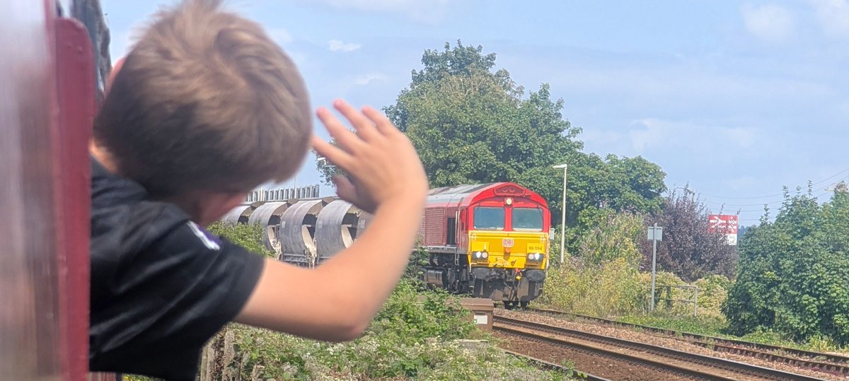 Billy & Trains tweet media
