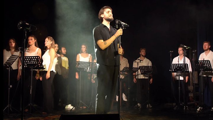 Львівський хор "Гомін" передасть мільйон гривень жертвам ракетного удару в Тернополі

«Це друге місто в Україні за кількістю наших концертів, і серед наших хористів є кілька учасників, родом саме звідти. Тому сьогоднішня новина розірвала серце на шматки»