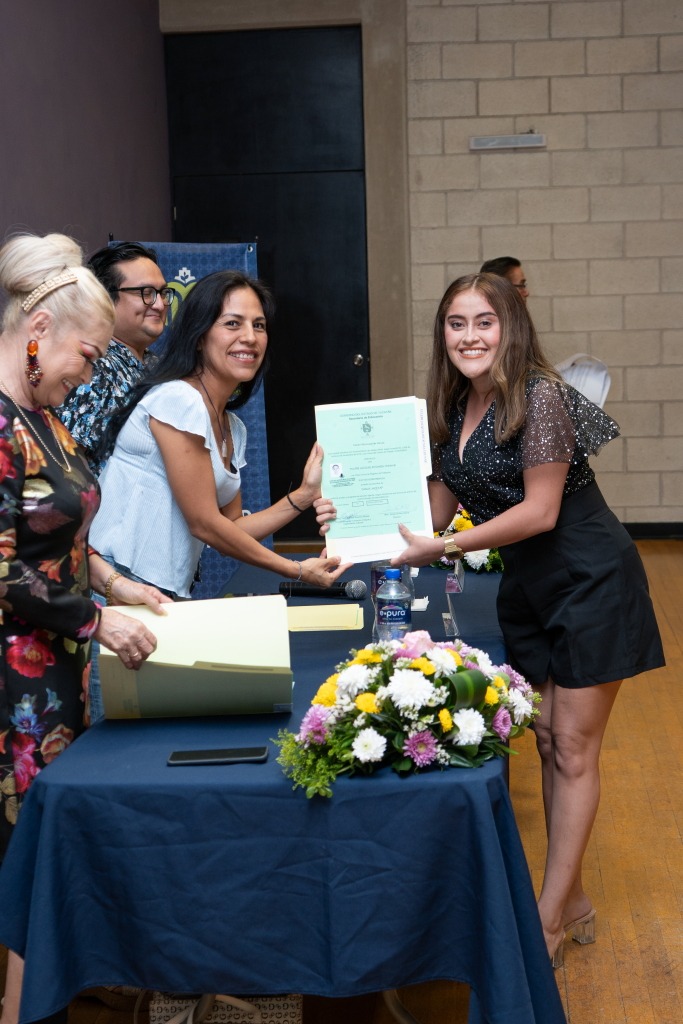 👏En Mérida contamos con 16 nuevas graduadas del Centro Municipal de Danza, quienes recibieron sus certificados y diplomas que acreditan el programa de estudios en Danza Clásica, Española, Tap y Mexicana. ¡Felicidades por su dedicación! #MéridaContigoEsMejor <a href="/CeciliaPatronL/">Cecilia Patrón Laviada</a>