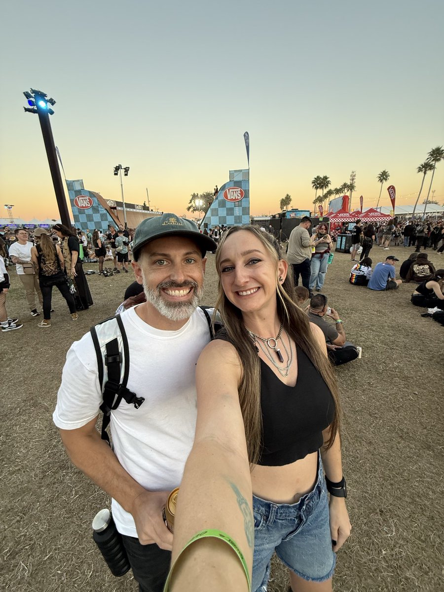 Lootin Lady tweet media