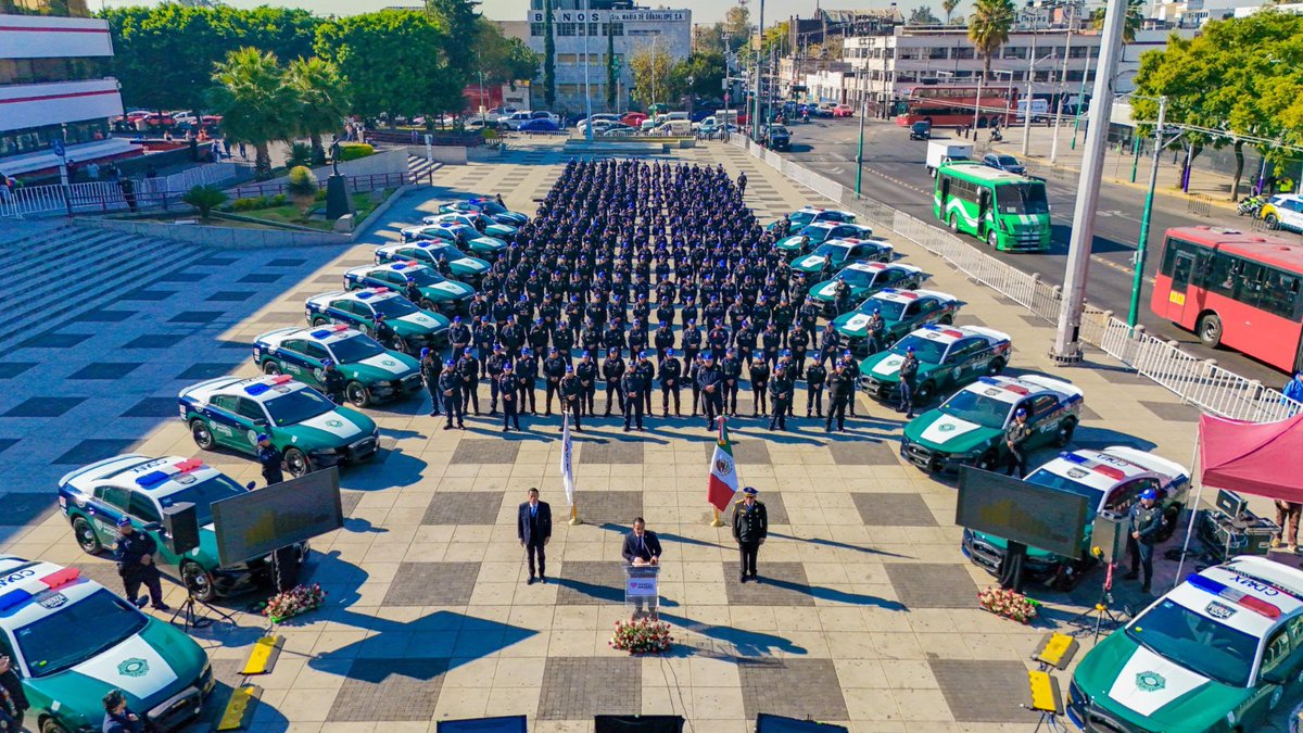 Hoy acompañé al alcalde <a href="/yancolozano/">Janecarlo Lozano</a> en la tercera entrega de patrullas para nuestra demarcación, con las que se alcanza un total de 100 unidades en este primer año de gobierno, convirtiendo a GAM en la demarcación con mayor número de patrullas en la Ciudad de México. Como