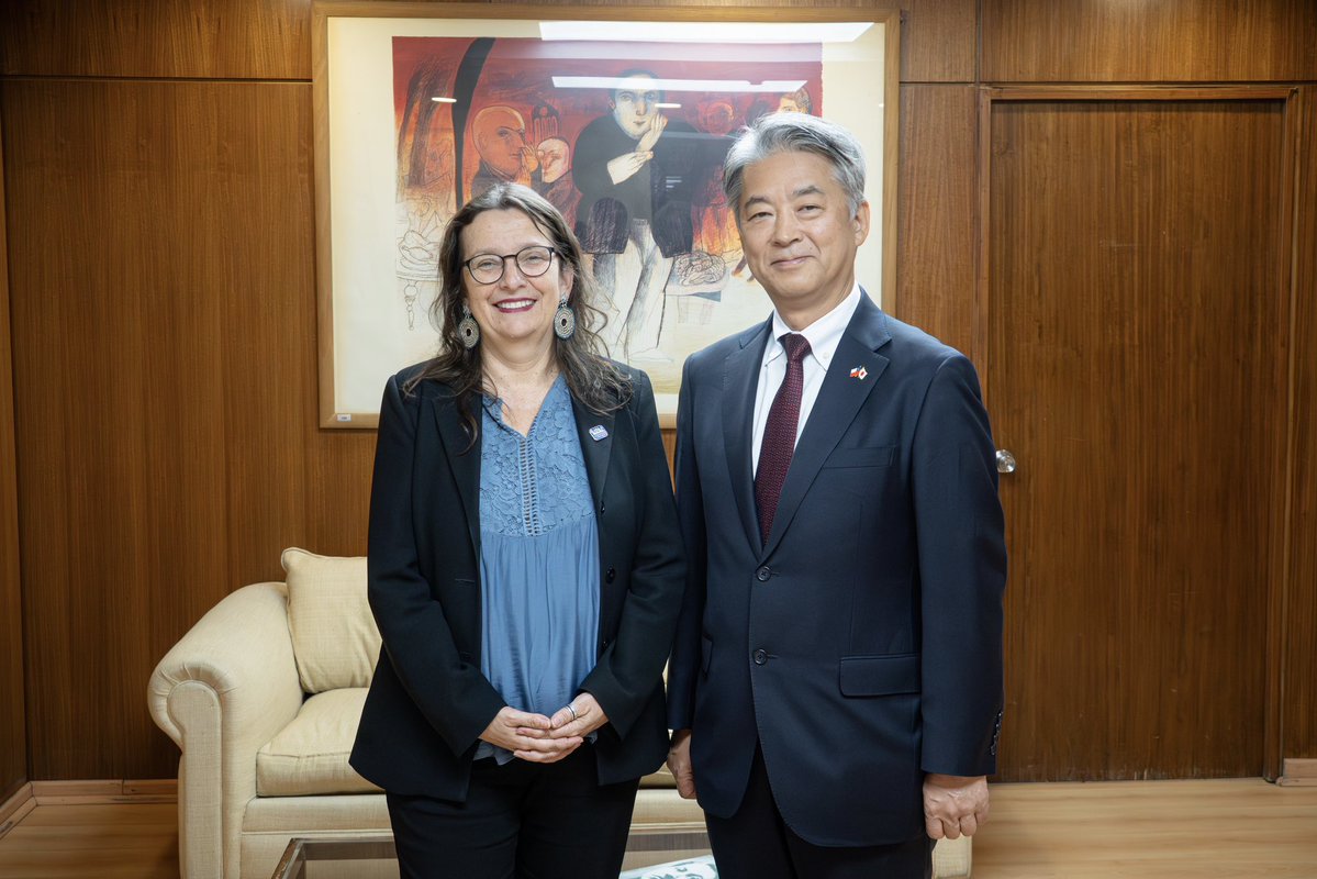 Me reuní con Kenko Sone, nuevo embajador de Japón en Chile, con quien conversamos sobre las prioridades de nuestro Ministerio y las experiencias de colaboración vinculadas al fortalecimiento de aprendizajes y al desarrollo de programas educativos en áreas clave como la