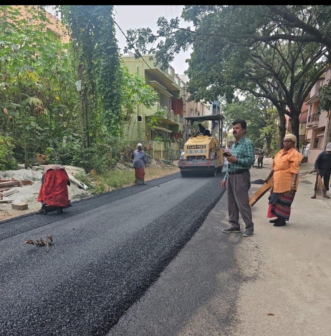 GBA_office's tweet image. Bengaluru North City Corporation update:

Asphalting work was carried out at Banasawadi to ensure smoother and safer roads for commuters.

#northcitycorporation #greaterbengaluruauthority #DKShivakumar #CMofKarnataka #roadwork #roadsafety