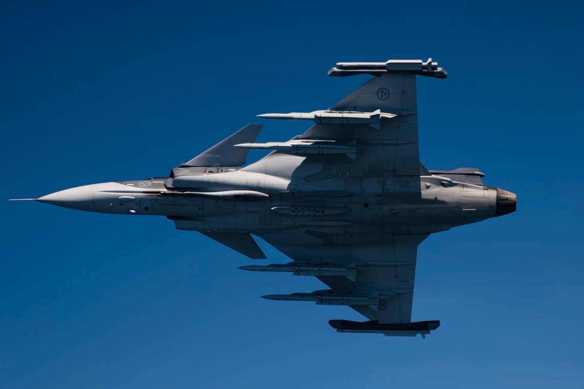 Transparencia en todo lo que hacemos. 

Desde ayer, le solicitamos a la <a href="/CGR_Colombia/">Contraloría General de la República de Colombia</a> y <a href="/PGN_COL/">Procuraduría General de la Nación</a>, para que dentro de sus atribuciones, verifiquen la legalidad, eficiencia y transparencia en el contrato suscrito el día 14 noviembre de 2025 07/2025 MDN-FAC con la empresa SAAB AB,