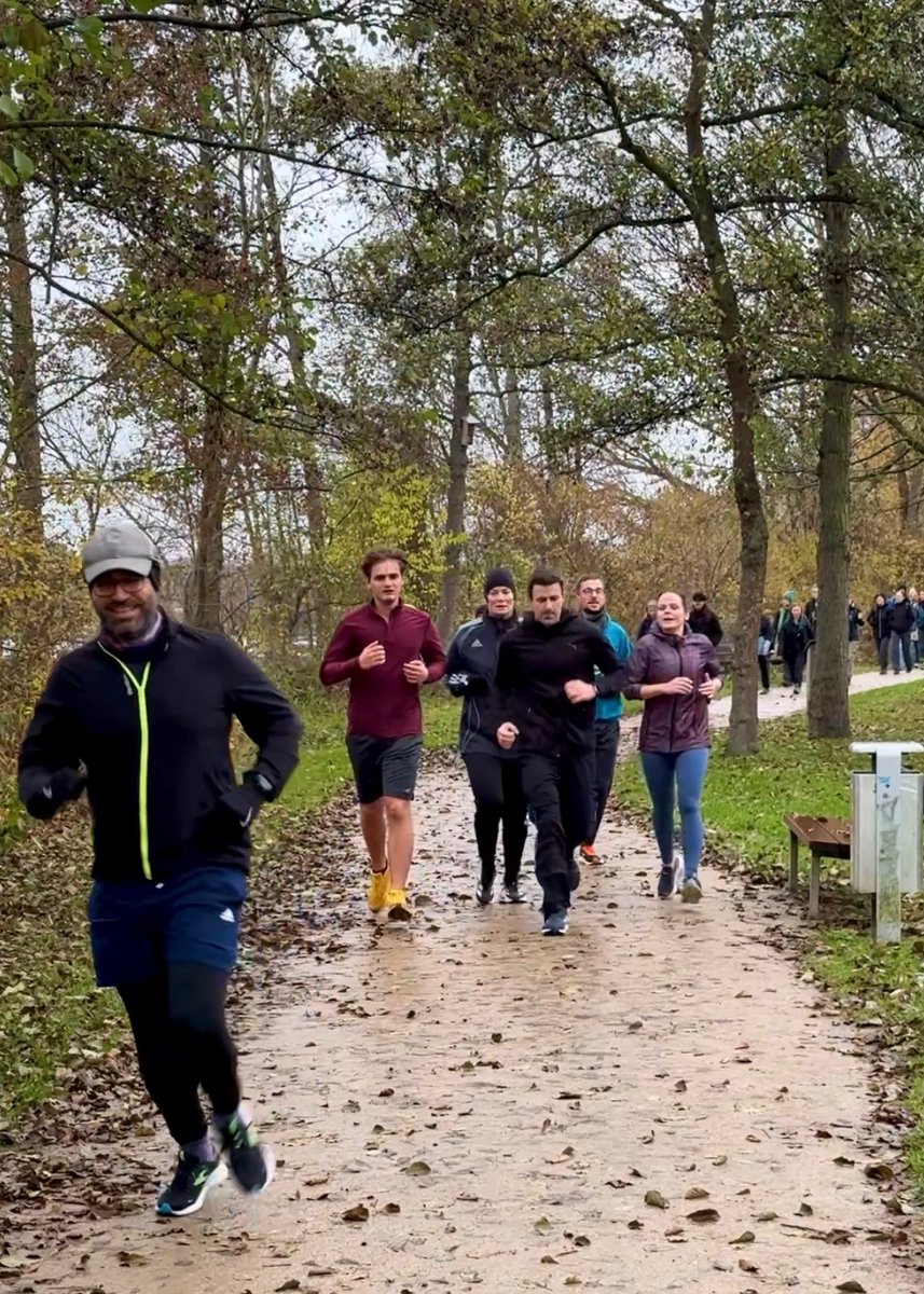 #kiesseeparkrun Ausgabe 275

🗓️ 15.11.2025
🌡️ 9️⃣ Grad Celsius ☁️
🏃‍♀️ 7️⃣8️⃣ Teilnehmende 👏
3️⃣9️⃣0️⃣ km absolviert
🦺 1️⃣2️⃣ Freiwillige 🧡
👋 3️⃣ Erstteilnehmende am Kiessee
⏱️ 1️⃣0️⃣ neue PBs

📸 photos.app.goo.gl/3sp7J7W6eKj2CS…

#liebeparkrun #DFYB #goettingen #loveparkrun #parkwalk