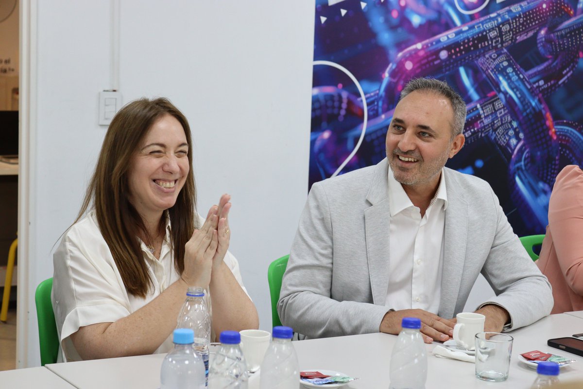 ¡ @MariuVidal visito el Centro de Simulación!

Recorrimos los laboratorios y conversamos sobre cómo la educación para el trabajo puede abrir oportunidades reales y acompañar el desarrollo de más personas.

¡Muchas gracias por la calidez y el intercambio, María Eugenia!