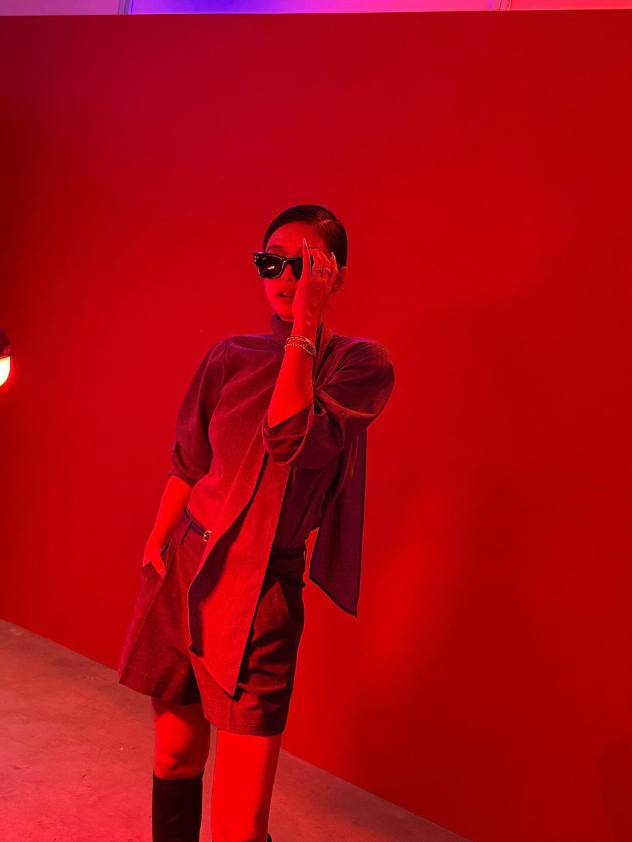 janerubyf's tweet image. Vibing high, feeling dominant. 𝗥𝗲𝗱 is my armor.