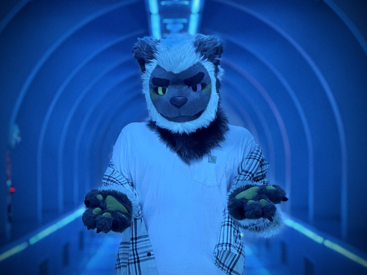 네가 모르는 것도, 못 하는 것도
아저씨가 전부 다 가르쳐줄게.
君の知らないこと､出来ないこと、
僕が全部教えてあげる。

📸:<a href="/musclecookies/">근쿠</a> 
#FursuitEveryday