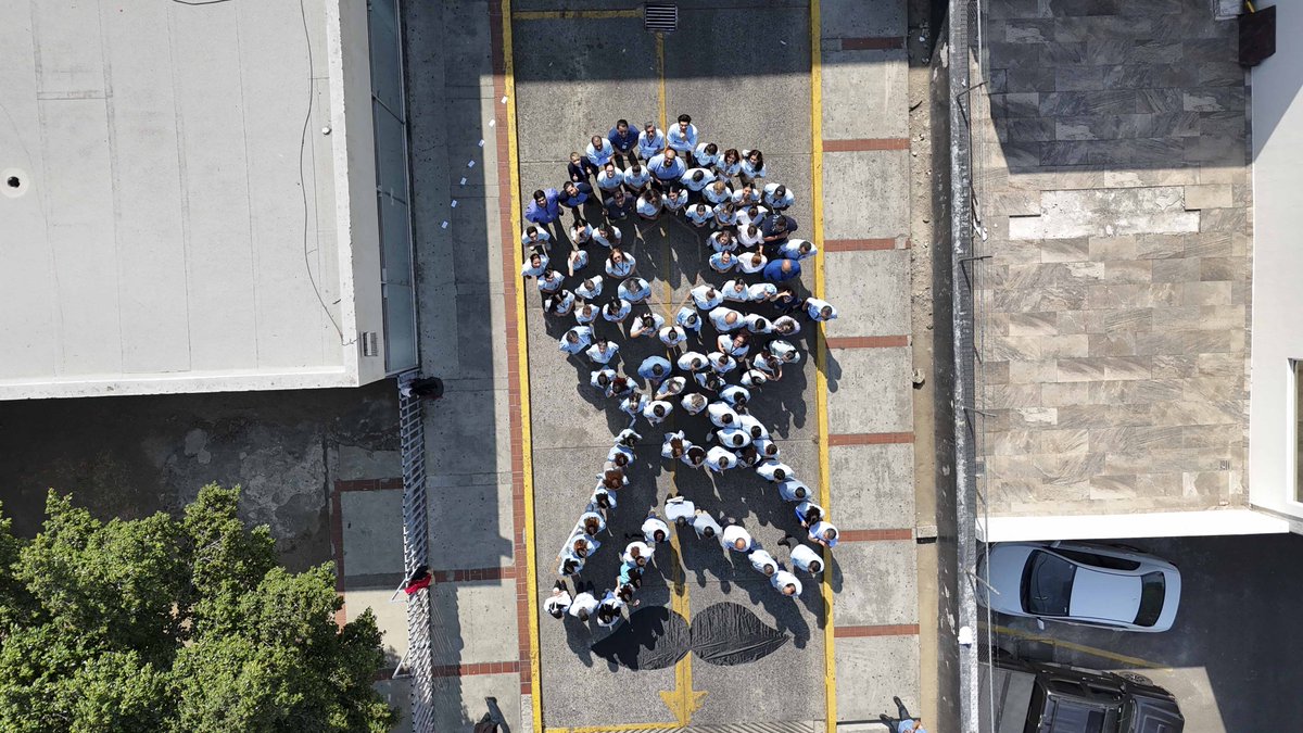 HospitalCivil's tweet image. Forman lazo humano por la salud masculina en Hospital Civil de #Guadalajara

Médicos llaman a la prevención del #CáncerDePróstata, uno de los más frecuentes en hombres

Clic aquí: bit.ly/4oZqVv9