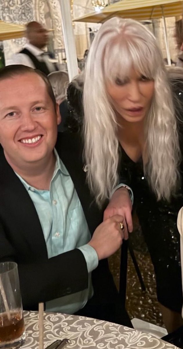 flrainh's tweet image. You can’t convince me his date isn’t a sex doll 😆🤣😆 why is she so blurry? Is that a ghost? What is happening? 😆🤣