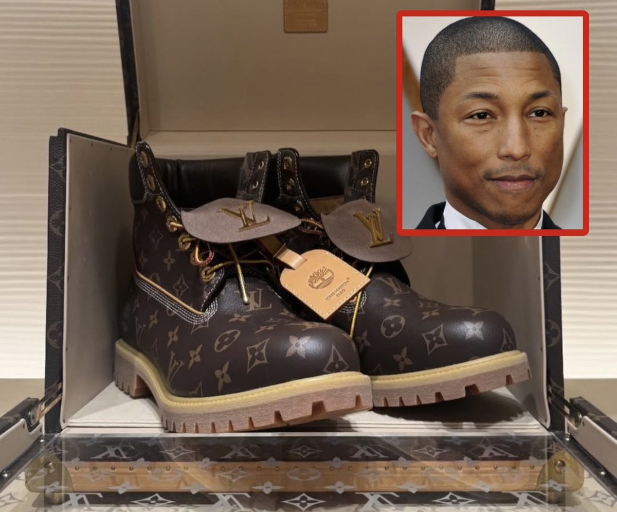 SaycheeseDGTL's tweet image. Louis Vuitton x Timberland by Pharrell 🥾 

• Retail: $82,000 
- Limited to 50 numbered pairs
- 18 Karat gold (Louis Vuitton initials on tongue, eyelets, lace tips, and tag hardware)