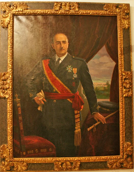 DominguezArjona's tweet image. 20/11/1975 #TalDiaComoHoy MUERE ( aunque los enemigos internos de España, lo resucitan todos los días usándolo  como comodín ) D. Francisco Franco Bahamonde Caudillo de España  Presidente del Gobierno 1936 -1975 y Generalísimo de los Ejércitos . #20Nov #España #Franco