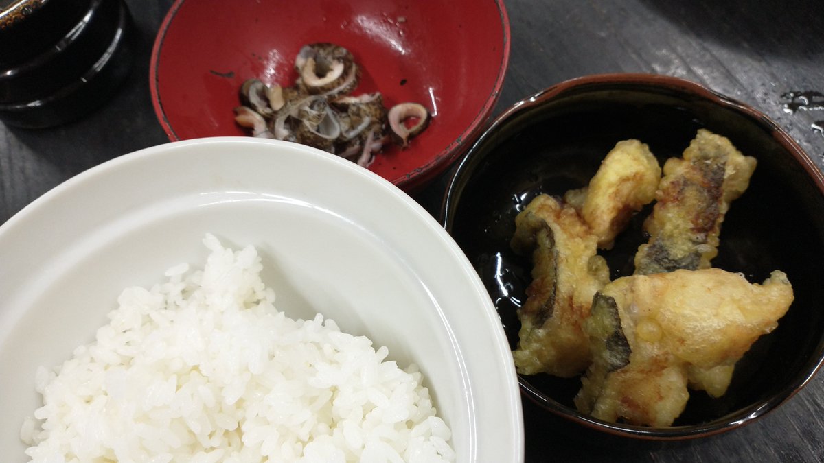 manazurugyokyo's tweet image. 朝メシ
ウツボのフリットと皮の湯引き

皮の方はまあ想像の範疇でしたが、フリットは超絶品！🤩