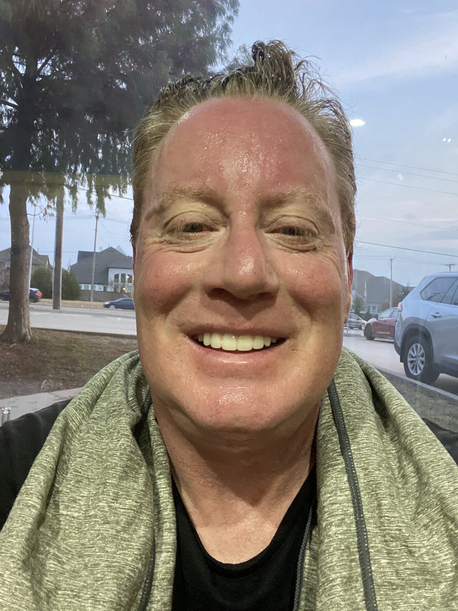 Cgbosque's tweet image. 45 min on a eliptycycle. 150 heart rate. 946 cal burned. #recoveryispossible #RecoveryPosse @OfficialHOTWORX