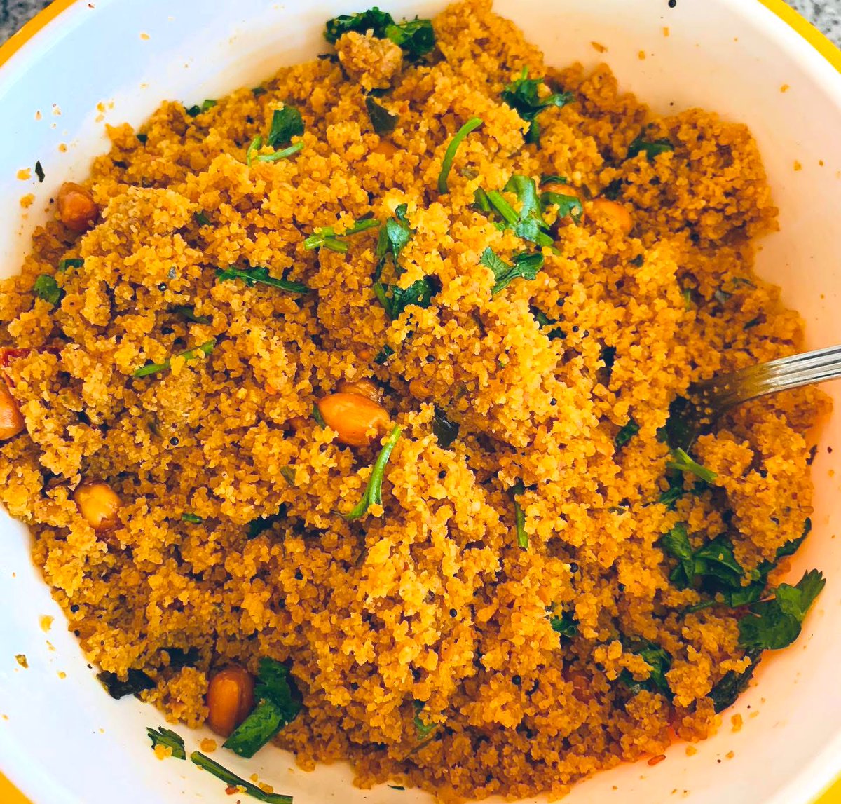 introvertds's tweet image. Gojju avalakki or Huli avalakki

A delicious, tangy, no-cook Karnataka-style breakfast/snack made with beaten rice (poha/avalakki), tamarind pulp, rasam powder, and a crunchy tempering. It’s super quick (ready in 15–20 minutes) and loved in most Kannadiga homes.