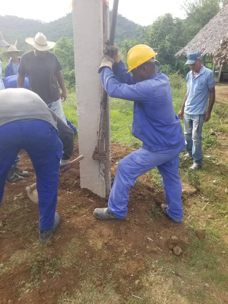 GladysDailyn's tweet image. 🇨🇺💙 En #Granma hay una parte de #Camagüey que late con fuerza y se siente en todo momento, incluso en las noches, bien lo saben los muchachos de la brigada de línea de @ETECSA_Cuba #Camagüey que son héroes anónimos de la recuperación de ese territorio