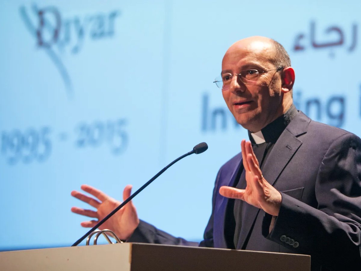 The Rev. Dr. Mitri Raheb, founder of Dar al-Kalima University, presented the Edward Said Lecture. The Lecture Series features intellectuals who contribute to a deeper understanding of Palestinian history and culture.🎤
Read More:bit.ly/4nOm6mT  
#HumanImpact #edwardsaid