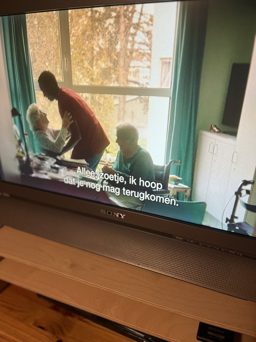 bronwynmarits's tweet image. Wat een prachtige, ontroerende en beklijvende #docu op @vrtcanvas, 
Les Dames Blanches. 💛💛💛
Wel moeilijk te verteren uitgerekend op een dag waarop aangekondigd wordt dat er 45 € per inwoner per maand moet bespaard worden in WZC’s.