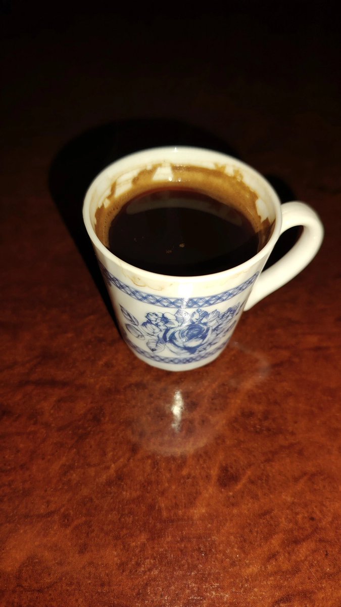 Nekada se kafa pila iz malih solja, a imalo se mnogo vise vremena za ljude sa kojima smo ih pili, a sada je to obrnuto... Velike solje, a malo vremena