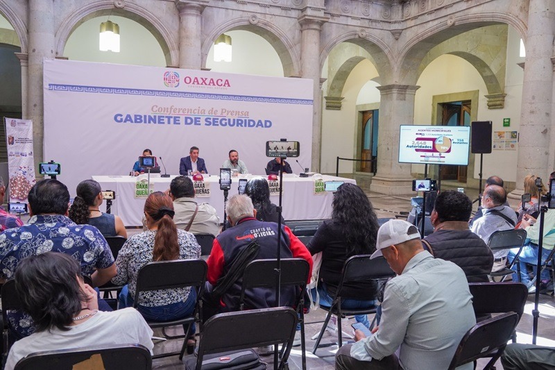 Con política de diálogo, Oaxaca avanza en la construcción de paz y gobernabilidad: Jesús Romero

•La Secretaría de Gobierno destacó la reducción del 41.6 por ciento de bloqueos y la solución de nueve conflictos agrarios durante este 2025

Oaxaca de Juárez, Oax. 19 de noviembre