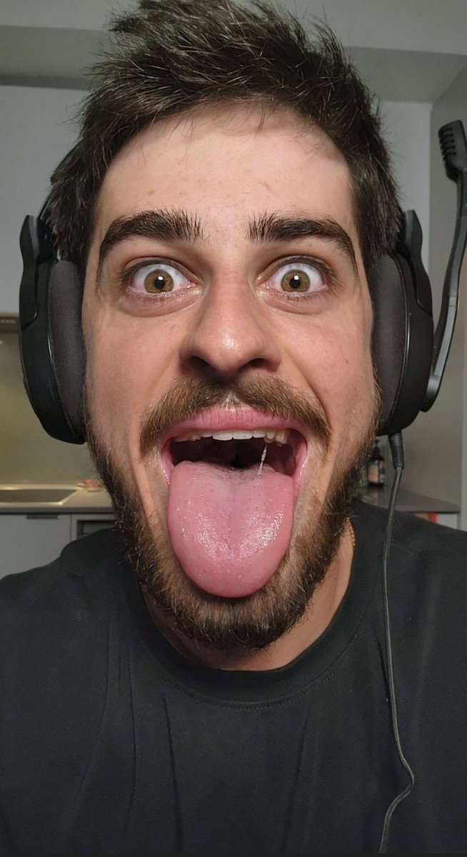 Randoman tweet media