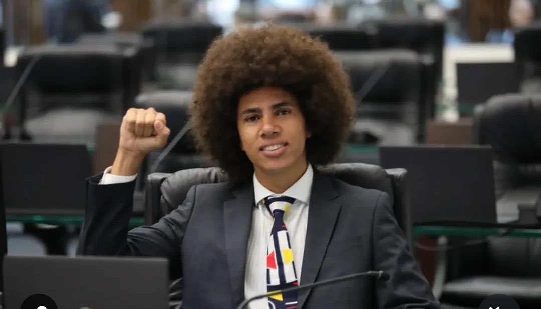 Racismo não é algo que a gente absorve na hora. 

Às vezes leva anos para perceber que foi vítima dele. E às vezes basta alguns segundos. 

Um homem colocado ao limite sempre vai ter a pior reação possível. Isso é um fato.

Eu tinha feito um post questionando se o Renato deveria