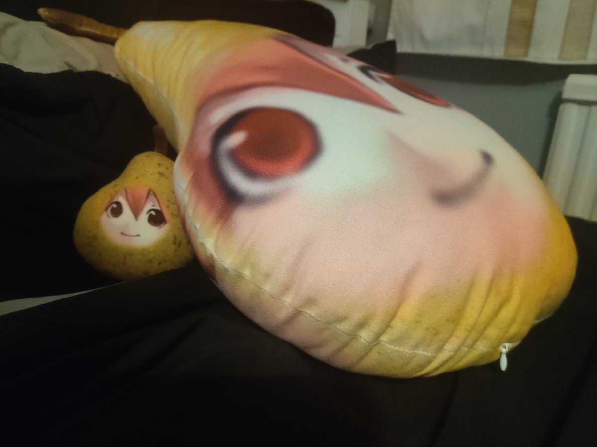 you ever wonder... what if beds were called b-r-eds... and you could eat them... like bread...

i am big pearto