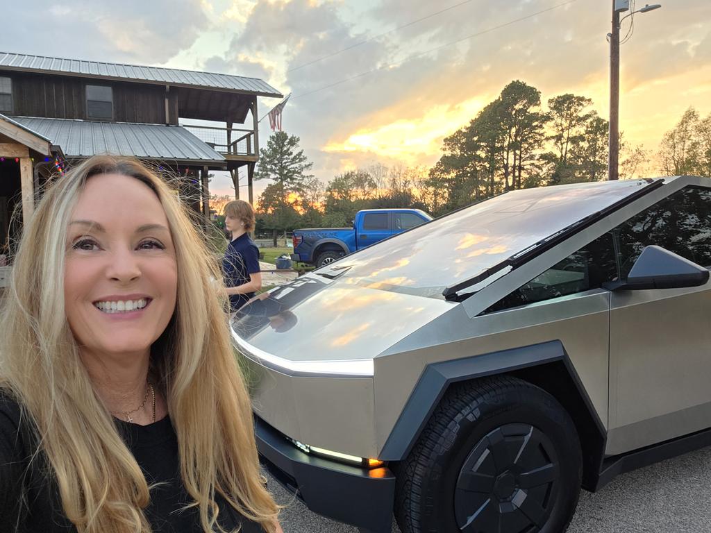 TeslaTakesOver's tweet image. Okay, I ❤️ Cybertruck!