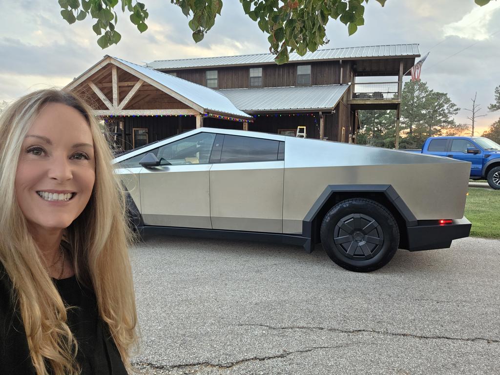 TeslaTakesOver's tweet image. Okay, I ❤️ Cybertruck!