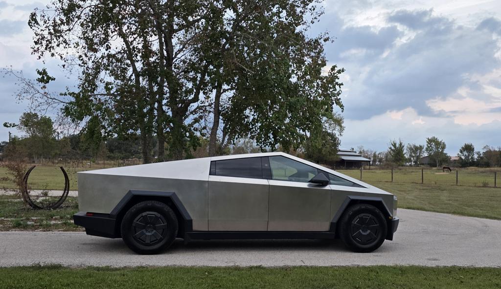 TeslaTakesOver's tweet image. Okay, I ❤️ Cybertruck!