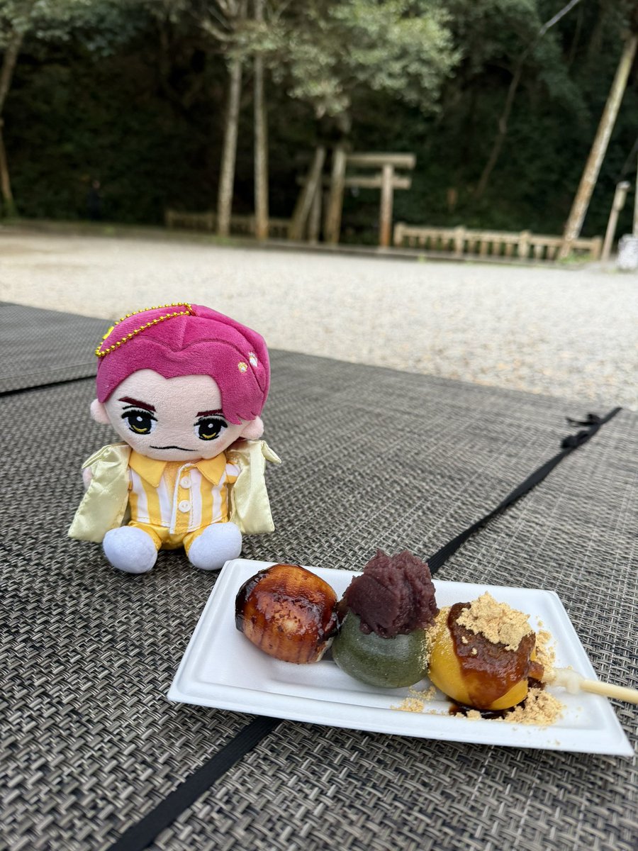 後半は鹿島神宮と道の駅「いたこ」へ

御手洗池で三色だんご食べてのんびり☺️色々祈願もしてきた🙏✨

結構遅くなっちゃって、だしカツ丼のお店はクローズしてたから食べられなかったよ🥲
#けるとめる の貼り紙めつけたから写真撮ってきた☺️
野菜やお肉など食材買ってきた🙌✨

#吉澤閑也