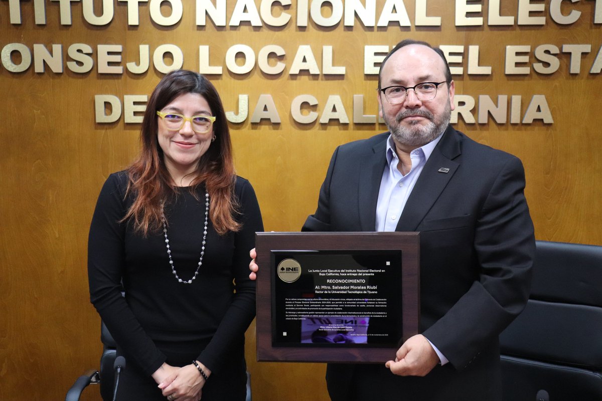 INE_BC's tweet photo. #INEBCInforma 📣✅ | El Instituto Nacional Electoral en Baja California (INE BC) entregó un reconocimiento a la Universidad Tecnológica de Tijuana (UTT) por su valiosa colaboración y su compromiso con la vida democrática durante el Proceso Electoral Extraordinario 2024-2025. ⚖️🗳️ https://t.co/DnNzsqEBEj