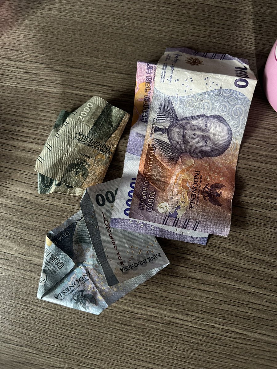 avocix's tweet image. me and my 24k against the world