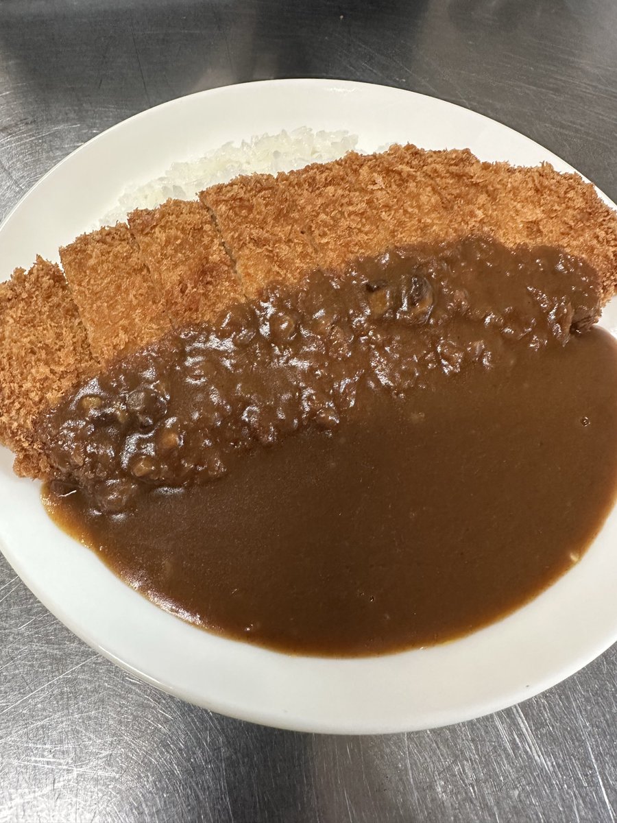 yukimasa0429's tweet image. 11月20日！☁️…おはようございます。
🫩…もう、こんな時間やん。
ビンボー暇なさ過ぎ！💦
固定📮、たくさんの拡散！
ありがとうございます。🙇‍♂️
その前に、コレもやっちゃうわ…
🍛デカ！メンチカツカレー🍛
takeoutは、デカメンチタルタル弁当。
値段も激安！食ってけドロボー！
腹パン間違いなし！🤣