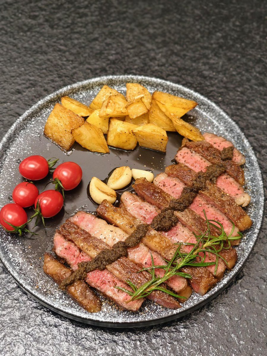 yeahiam's tweet image. #steak #dinner #USA