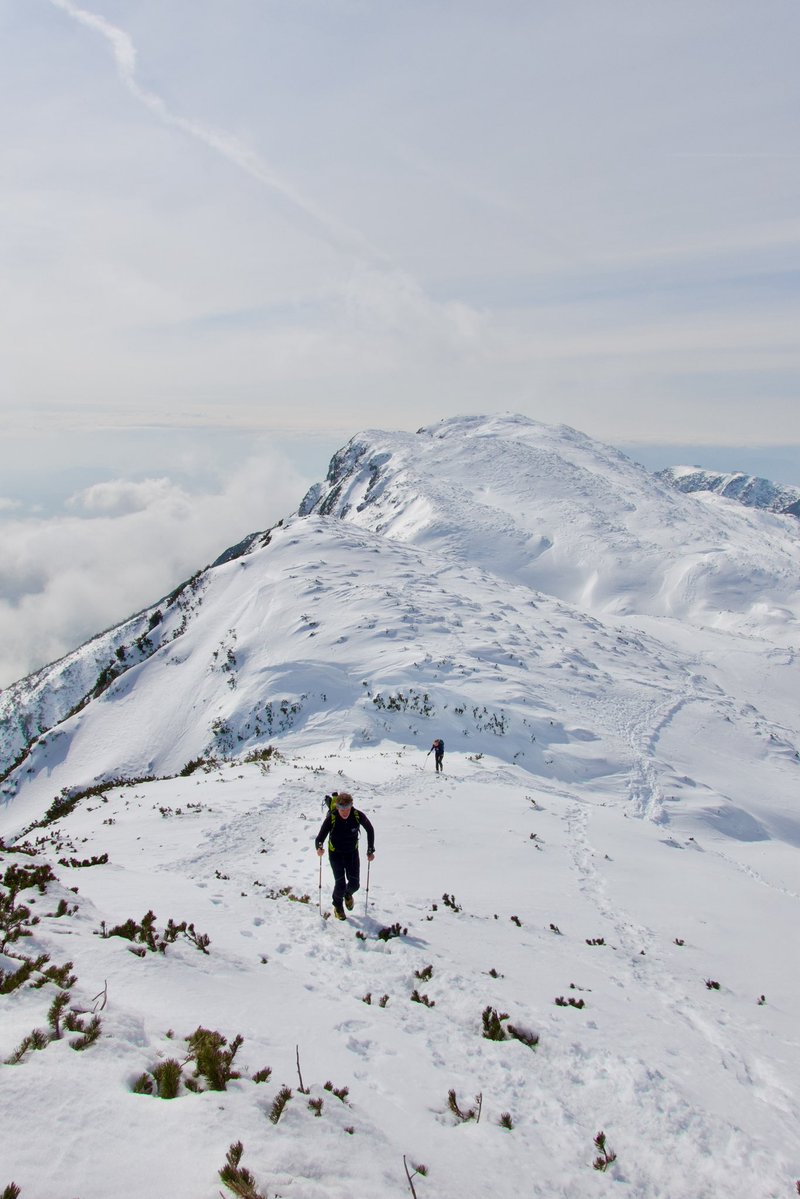 ExploringSlo's tweet image. Here are a few photos from our hike to Mt. Kompotela back in February, accessible from the Krvavec ski resort. It was an awesome hike, and we all loved the pristine snow ❄️😍