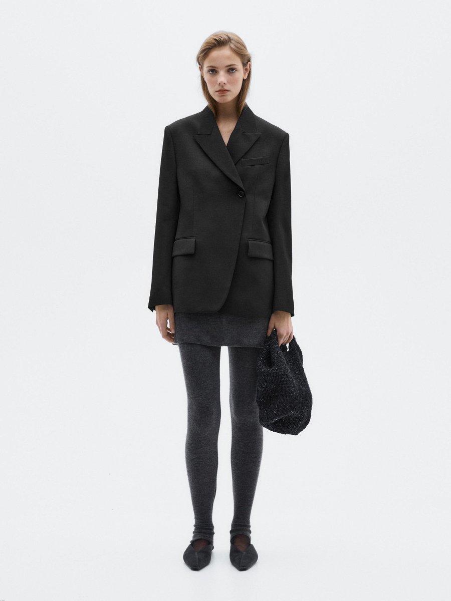 kendam_com's tweet image. Massimo Dutti Limited Edition Winter 2025 collection lookbook kendam.com/news/lookbooks…

#MassimoDutti #LimitedEdition #FW25 #Kendam