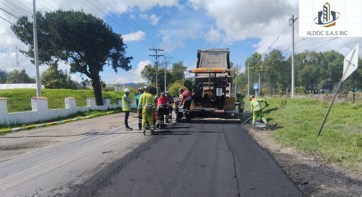 ICCUGOB's tweet photo. Seguimos mejorando el corredor #Chusacá – #Sibaté – #Fusagasugá – #Pasca.
Durante la última semana intervenimos el tramo K0+000 – K23+000 con actividades de parcheo para optimizar la movilidad y la seguridad vial.
👇🏼 https://t.co/TRi4Xzt9dF